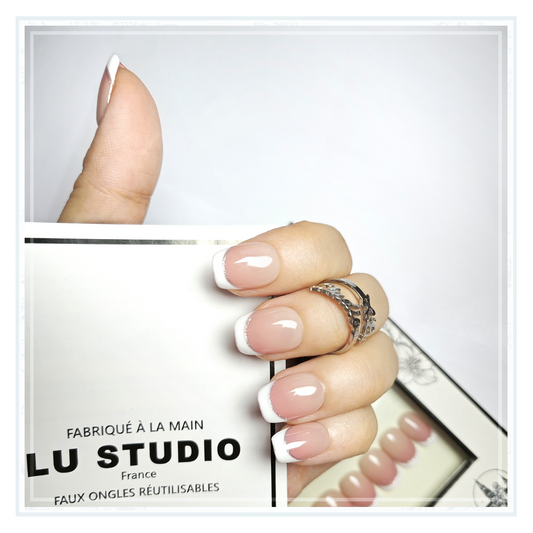 F04 - Natural French bordé d'Argent | Faux-ongles réutilisables - Press on nails