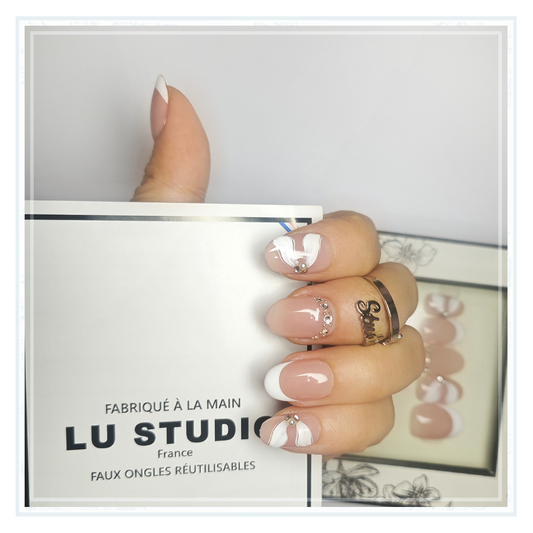 F20 - French drappé de blanc et diam | Faux-ongles réutilisables - Press on nailsants