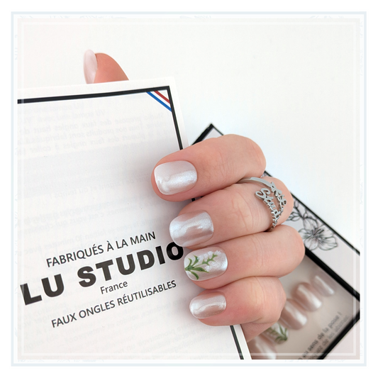 LT58 - Fleur de Muguet | Faux-ongles réutilisables - Press on nails