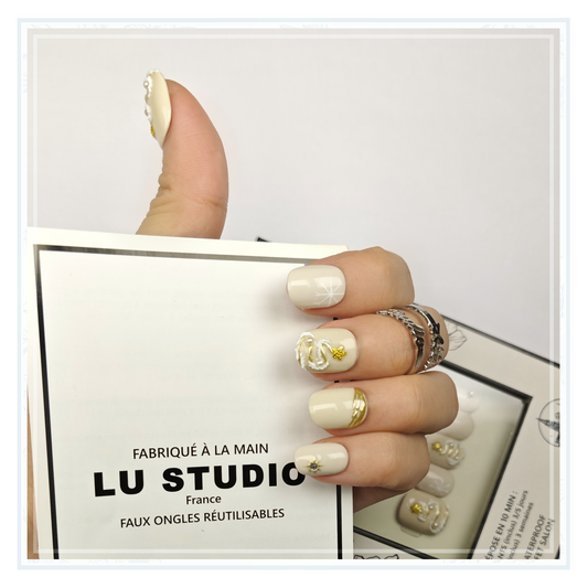M127 - Noël Blanc Doré | Faux-ongles réutilisables - Press on nails