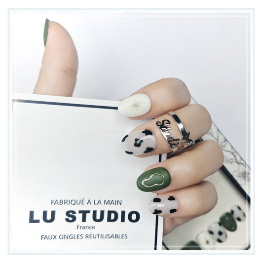M44 - Fluctuations en Vert Or et Noir | Faux-ongles réutilisables - Press on nails