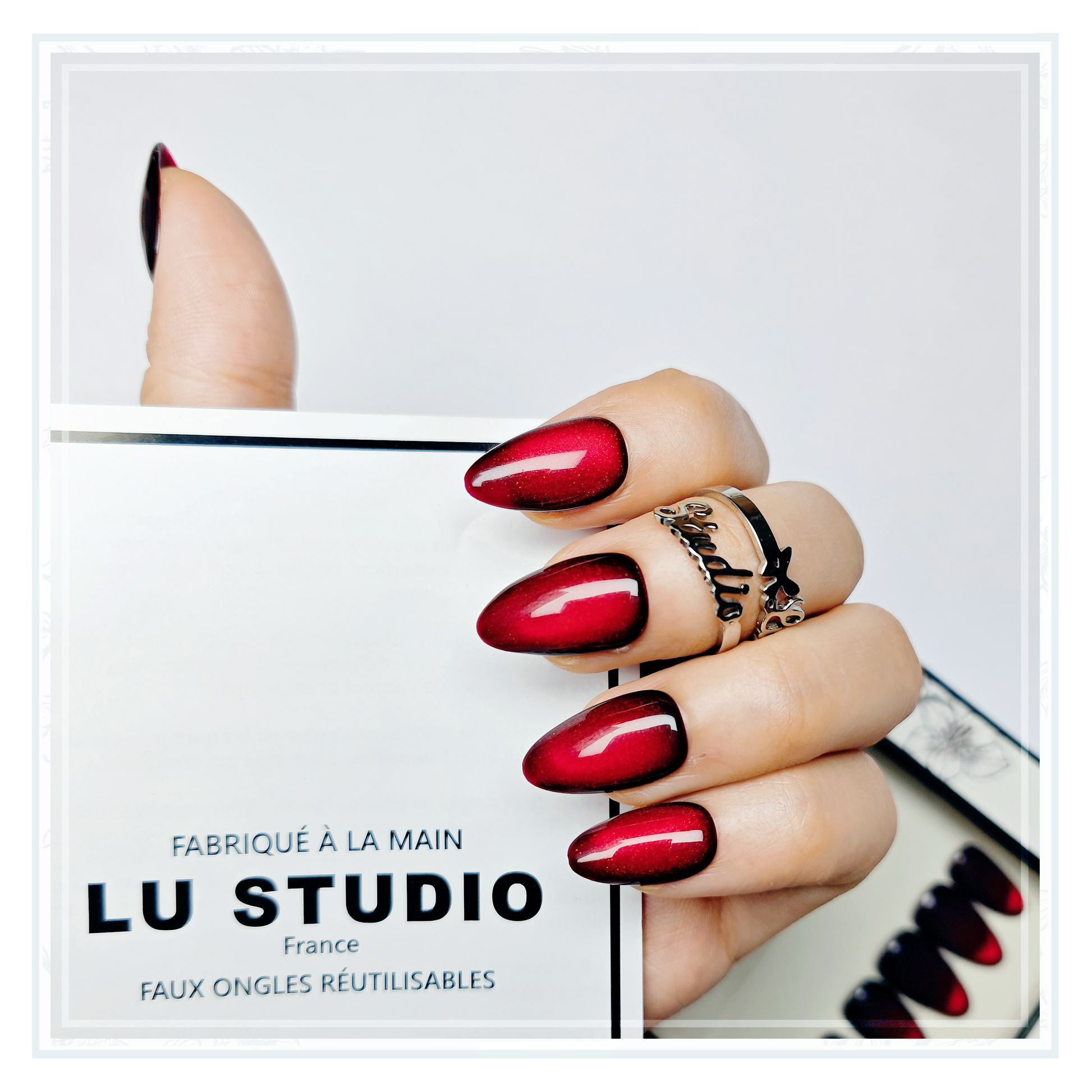 CAT04 - Rouge intense  |  Faux-ongles réutilisables - Press on nails