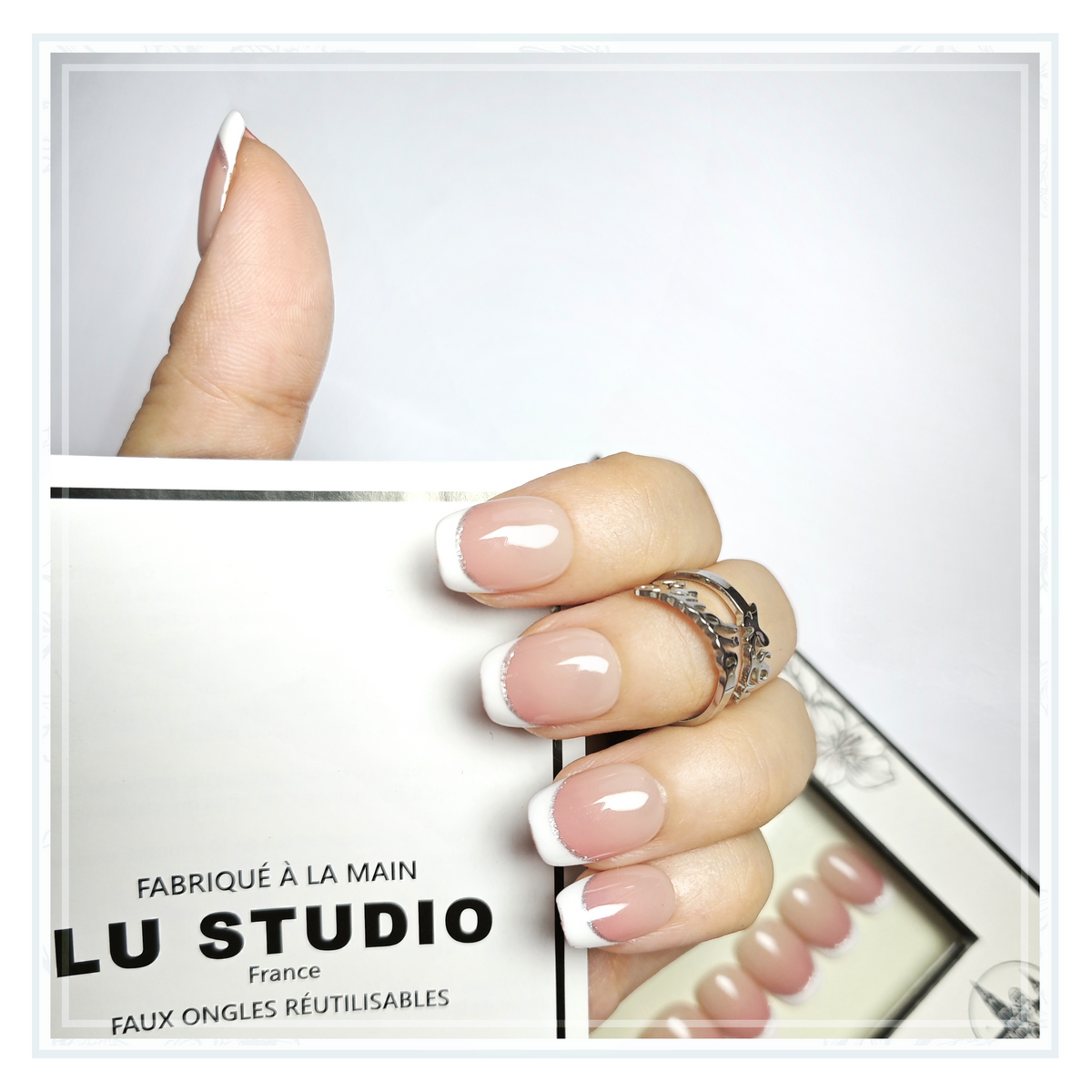 F04 - Natural French bordé d'Argent | Faux-ongles réutilisables - Press on nails