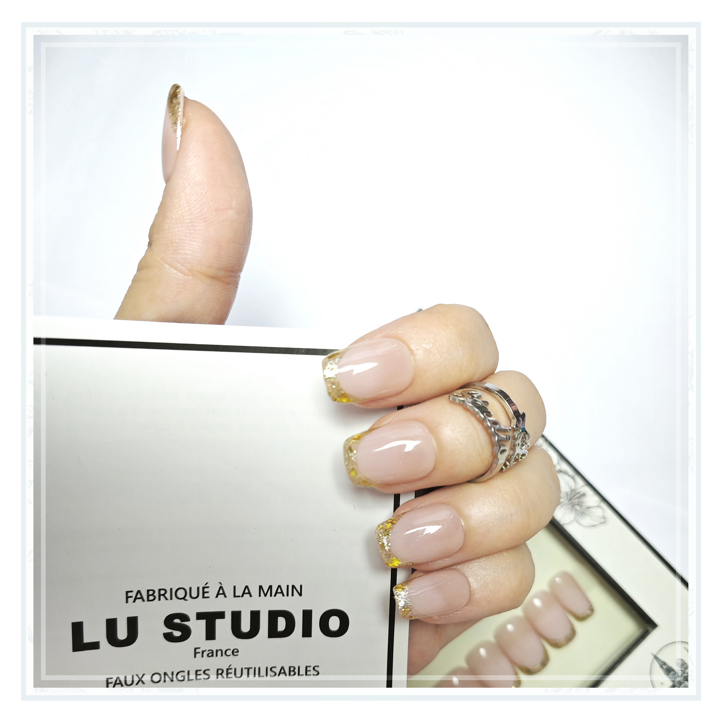 F07 - Natural french bordé d'Or  |  Faux-ongles réutilisables - Press on nails