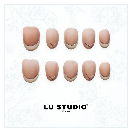 F08 - Natural French bord et croix d'argent | Faux-ongles réutilisables - Press on nails