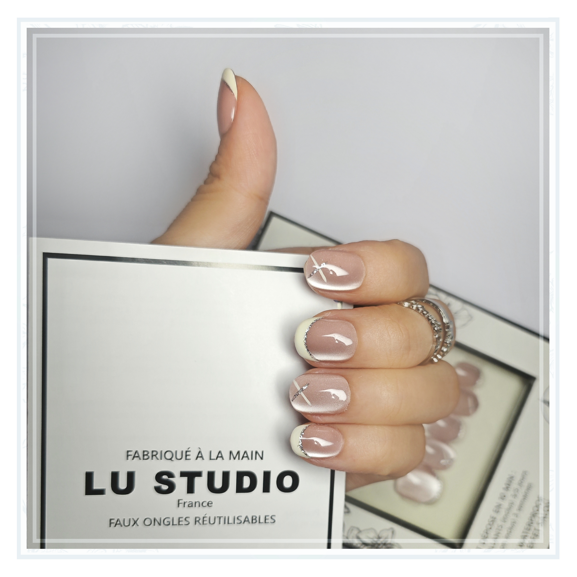F08 - Natural French bord et croix d'argent  |  Faux-ongles réutilisables - Press on nails