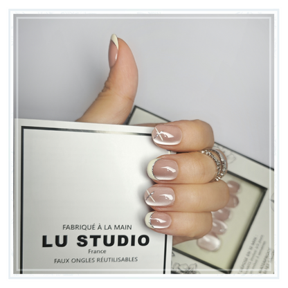 F08 - Natural French bord et croix d'argent  |  Faux-ongles réutilisables - Press on nails
