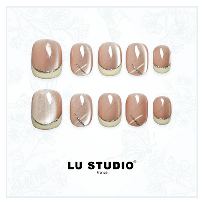 F08 - Natural French bord et croix d'argent | Faux-ongles réutilisables - Press on nails