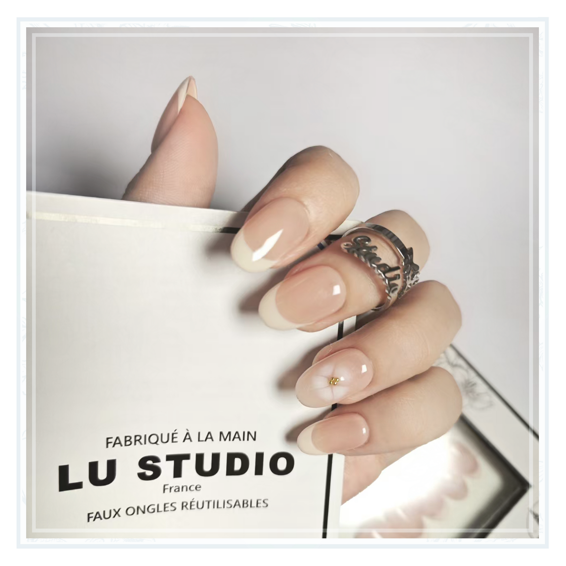 F10 - French Hibiscus blanc  |  Faux-ongles réutilisables - Press on nails