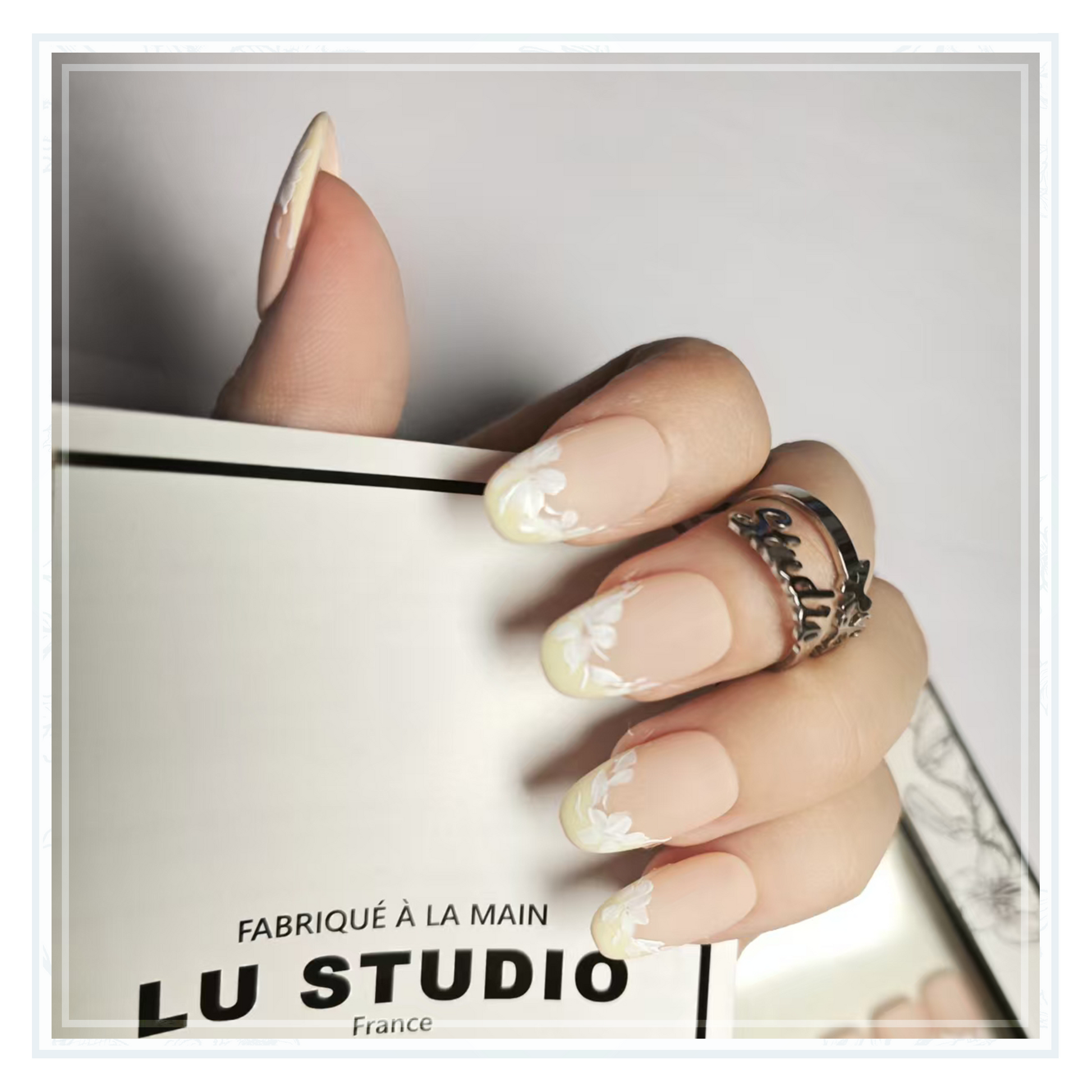 F13 - French couronne fleurie  |  Faux-ongles réutilisables - Press on nails