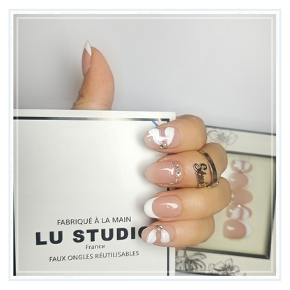 F20 - French drappé de blanc et diamants | Faux-ongles réutilisables - Press on nails