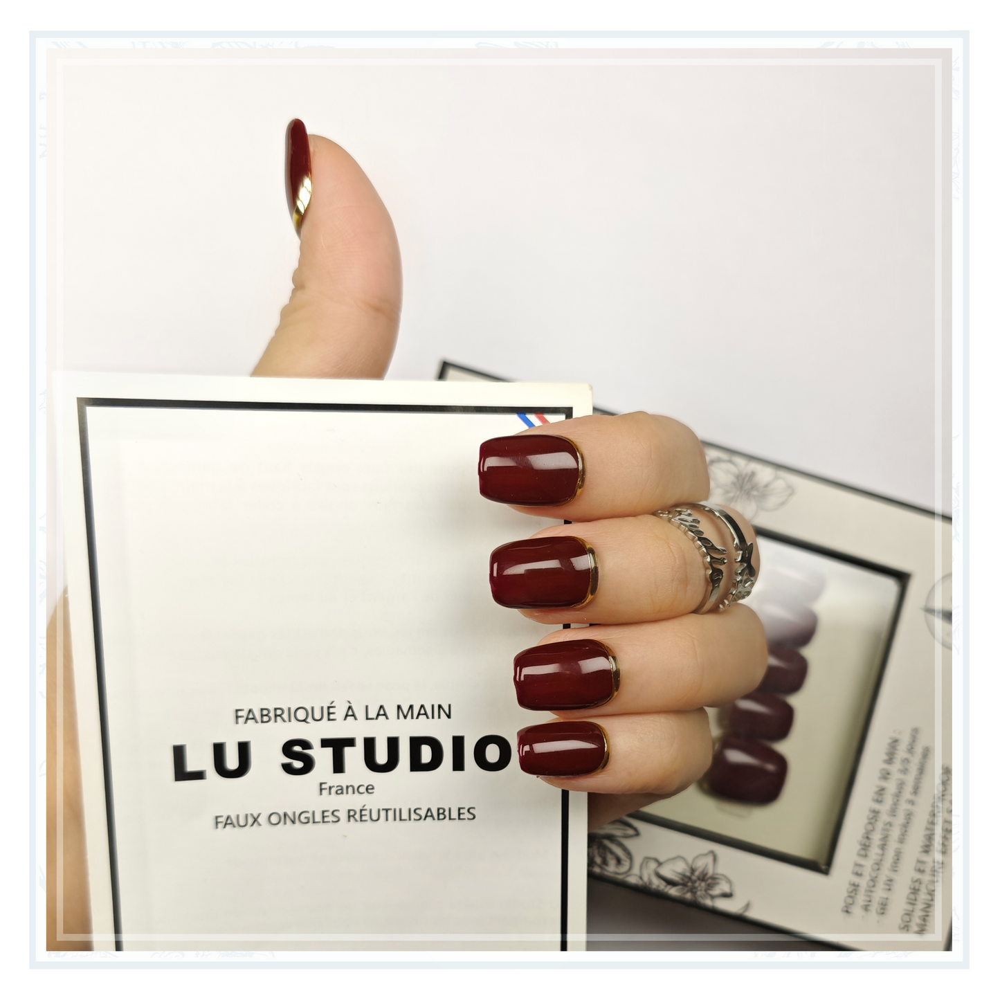 F43 - Bordeaux liseré d'Or  |  Faux-ongles réutilisables - Press on nails