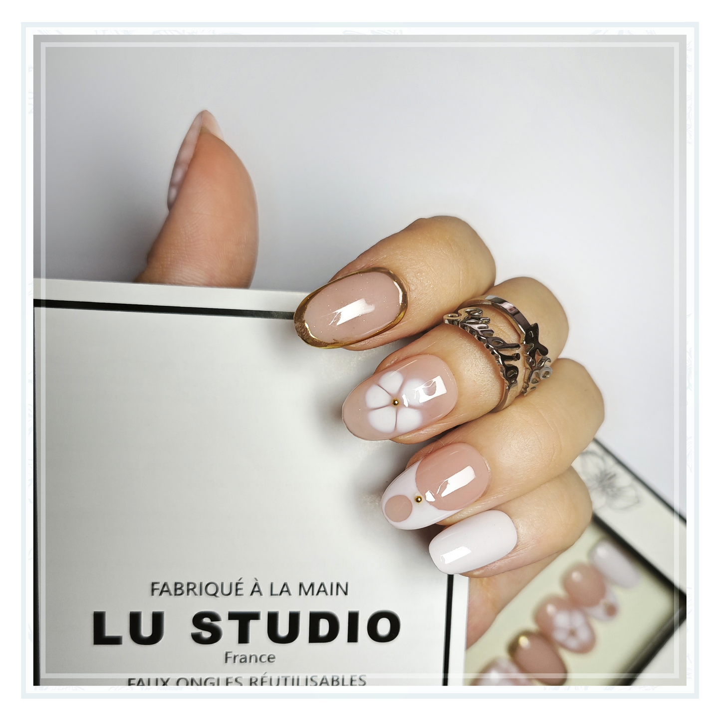 F67 - Douceur Florale (Moyen Rond)  |  Faux-ongles réutilisables - Press on nails