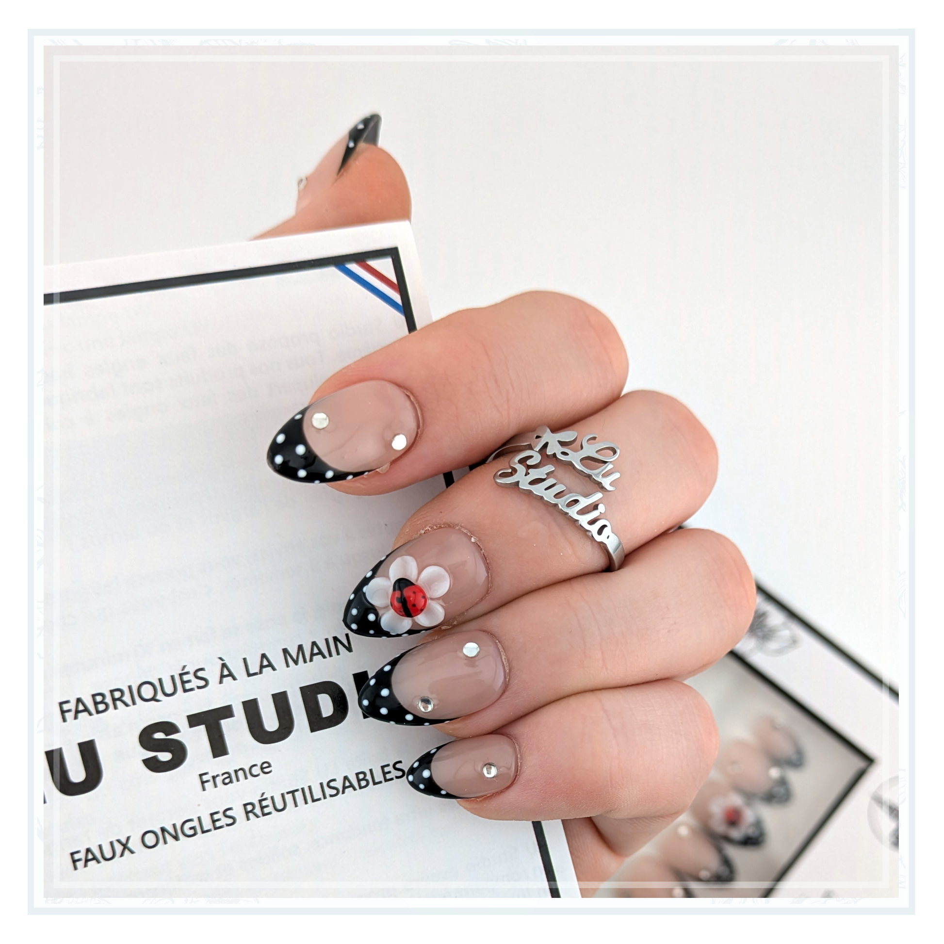 F93 - Polka coccinnelle  |  Faux-ongles réutilisables - Press on nails