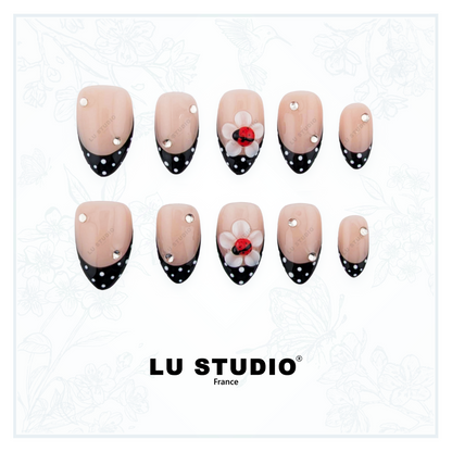 F93 - Polka coccinnelle  |  Faux-ongles réutilisables - Press on nails
