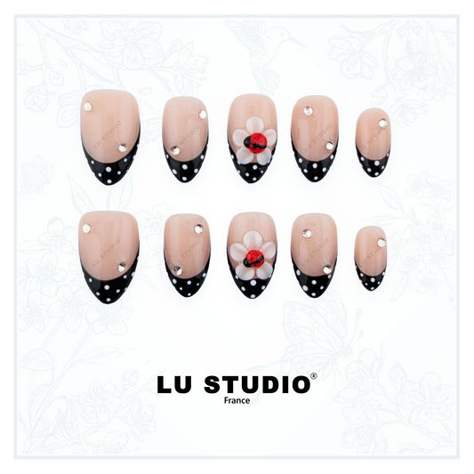 F93 - Polka coccinnelle  |  Faux-ongles réutilisables - Press on nails