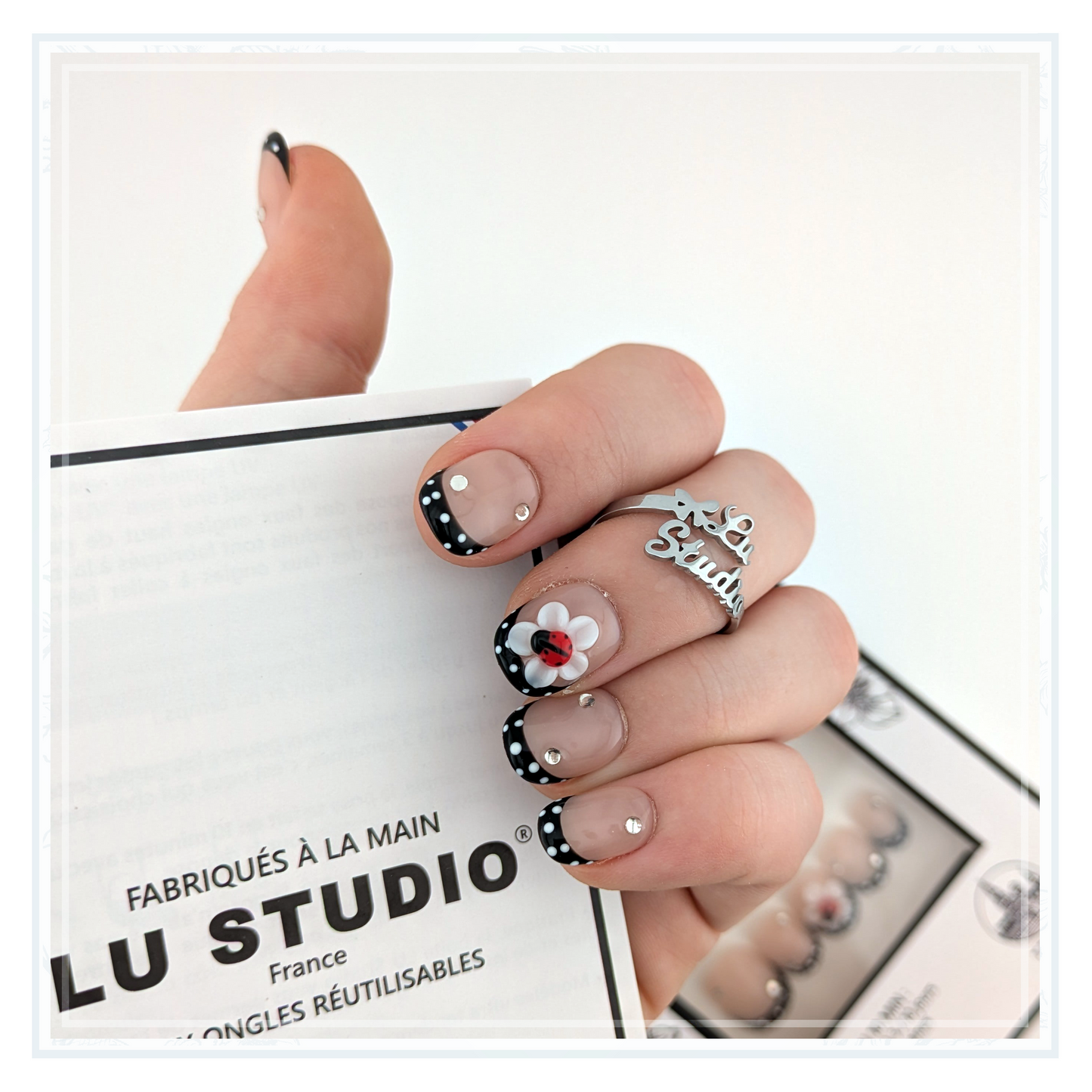 F93 - Polka coccinnelle  |  Faux-ongles réutilisables - Press on nails
