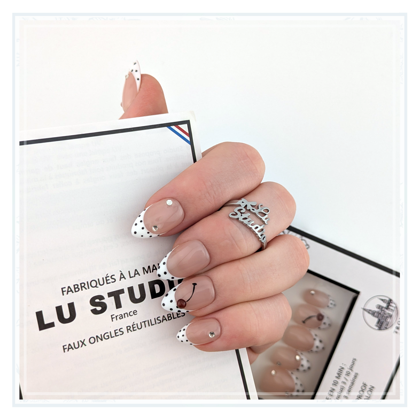 F94 - Polka cerise  |  Faux-ongles réutilisables - Press on nails