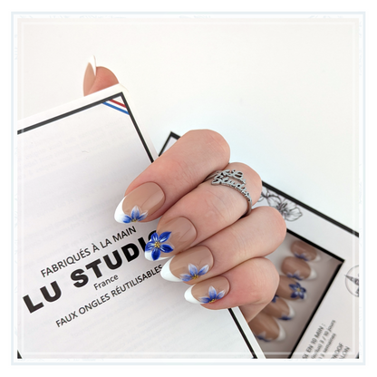 F96 - Jolies fleurs bleues   |  Faux-ongles réutilisables - Press on nails