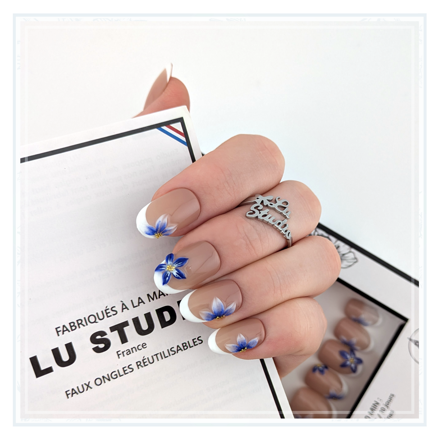 F96 - Jolies fleurs bleues   |  Faux-ongles réutilisables - Press on nails