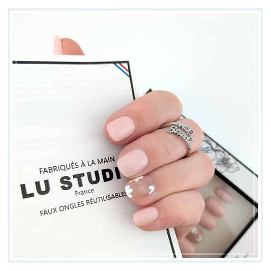LT22 - Marguerite blanche en voyage  |  Faux-ongles réutilisables - Press on nails