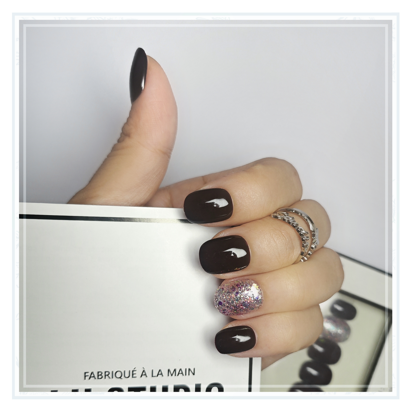 LT28 - Cerise Noire Pailletée  |  Faux-ongles réutilisables - Press on nails