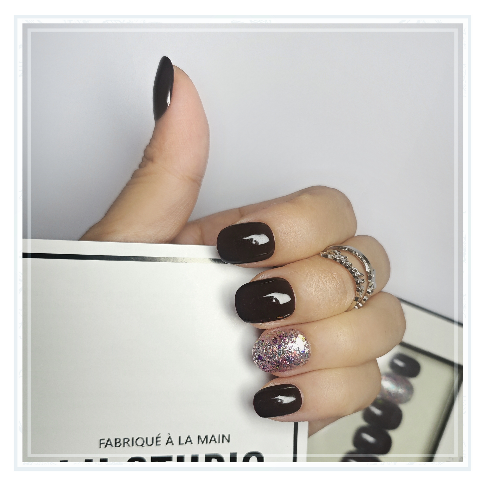 LT28 - Cerise Noire Pailletée  |  Faux-ongles réutilisables - Press on nails