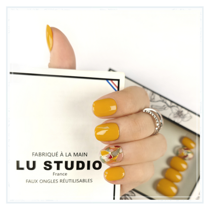 LT43 - Vitrail de Troyes - Jaune foncé  |  Faux-ongles réutilisables - Press on nails