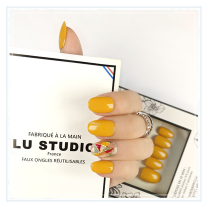 LT43 - Vitrail de Troyes - Jaune foncé  |  Faux-ongles réutilisables - Press on nails