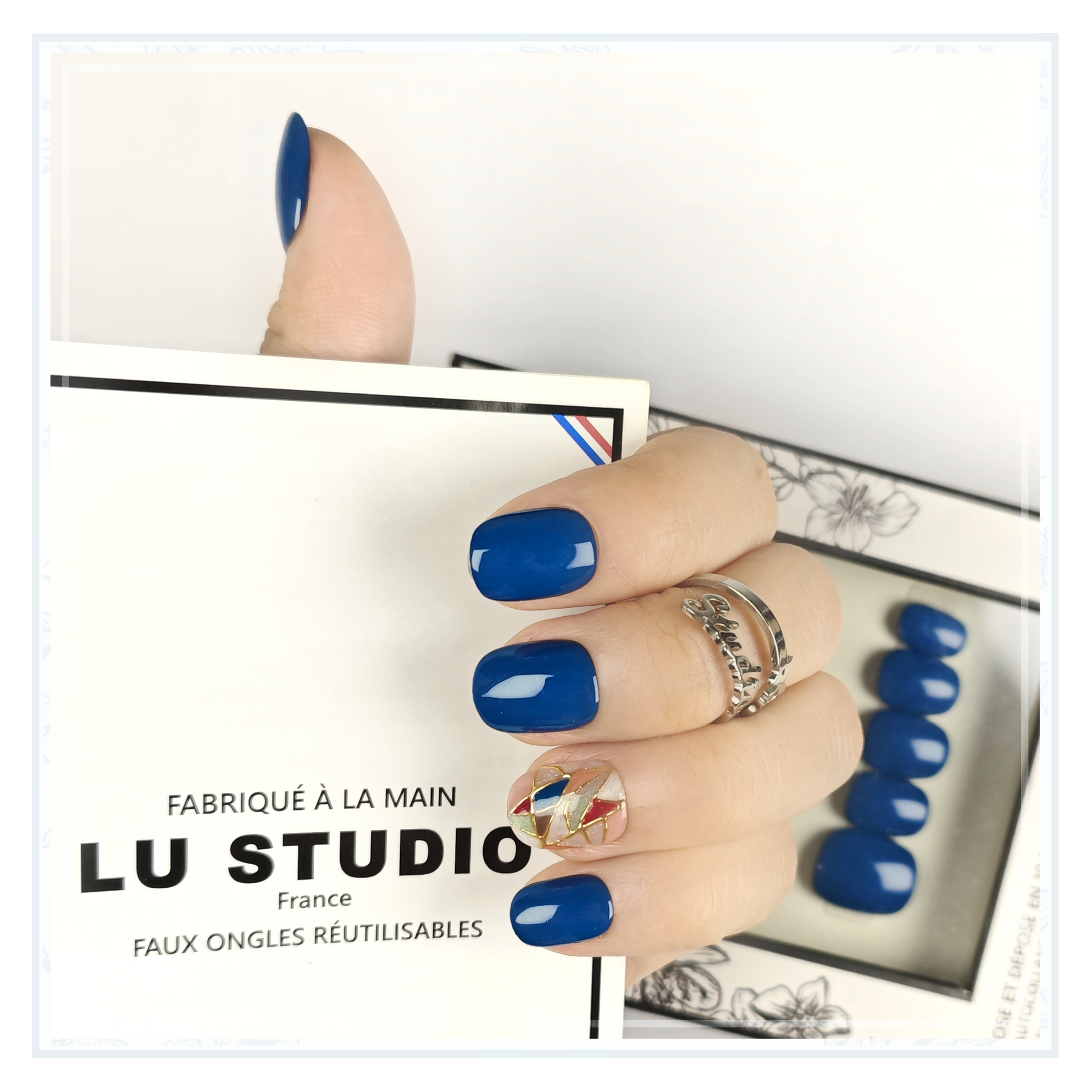 LT44 - Vitrail de Troyes - Bleu intense  |  Faux-ongles réutilisables - Press on nails