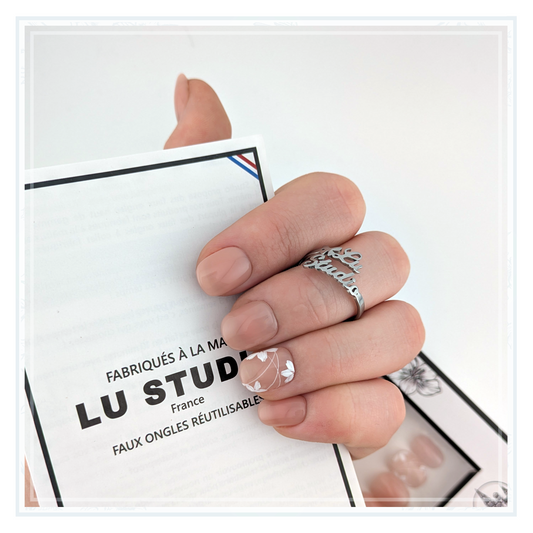 LT47 - Nude fleur blanche  |  Faux-ongles réutilisables - Press on nails