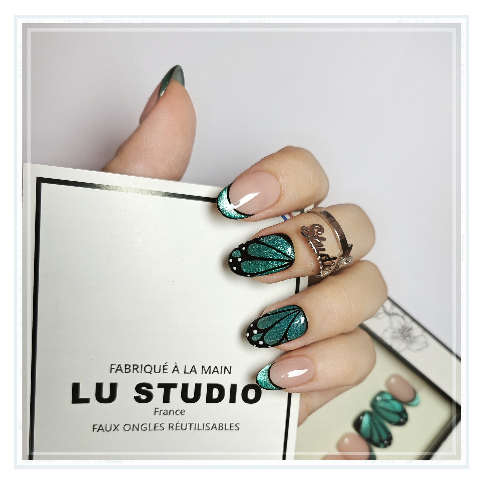 M113 - Papillon Emeraude  |  Faux-ongles réutilisables - Press on nails