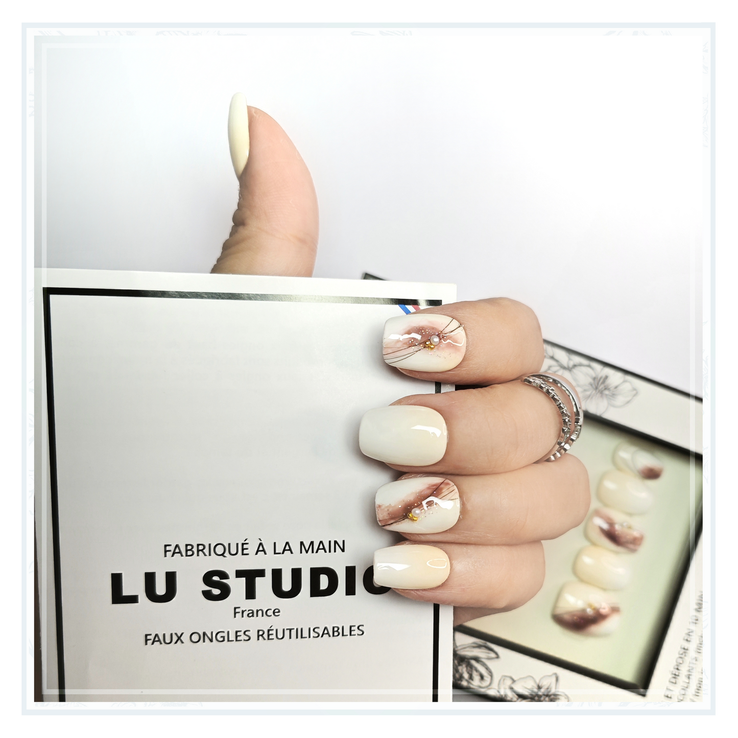 M114 - Marbre Ivoire  |  Faux-ongles réutilisables - Press on nails
