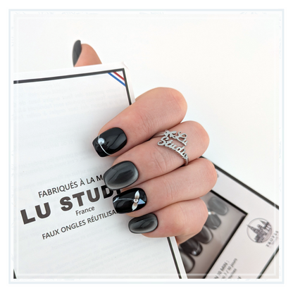 M135 - Noir délicat  |  Faux-ongles réutilisables - Press on nails