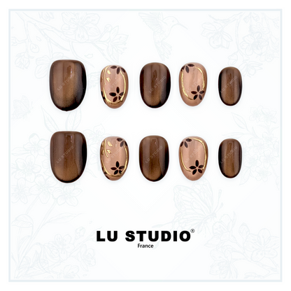 M143 - Fleur ornée d'or  |  Faux-ongles réutilisables - Press on nails