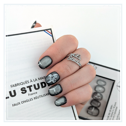 M151 - Bleu intense et son argent  |  Faux-ongles réutilisables - Press on nails