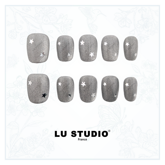 M156 - Gris intense et ses étoiles   |  Faux-ongles réutilisables - Press on nails