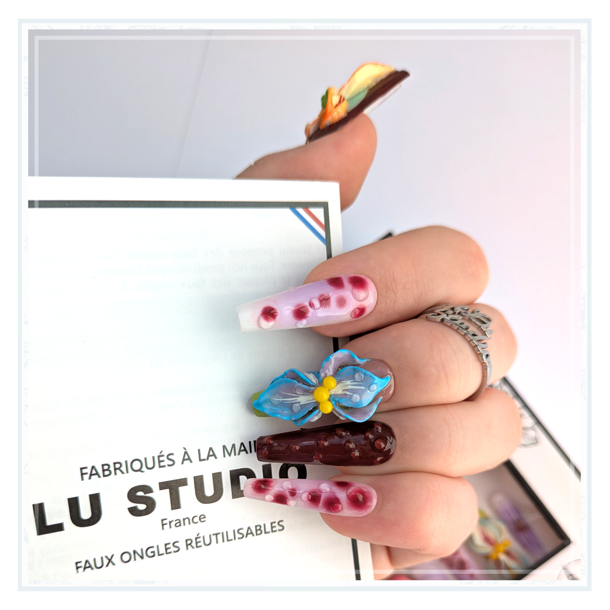 Fleur de diable - Press On Nails Faux Ongles Faits Main LU STUDIO