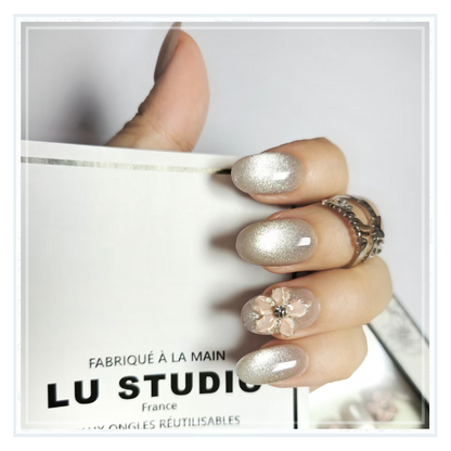 M22 - Fleurs roses dans la nuit d'argent  |  Faux-ongles réutilisables - Press on nails