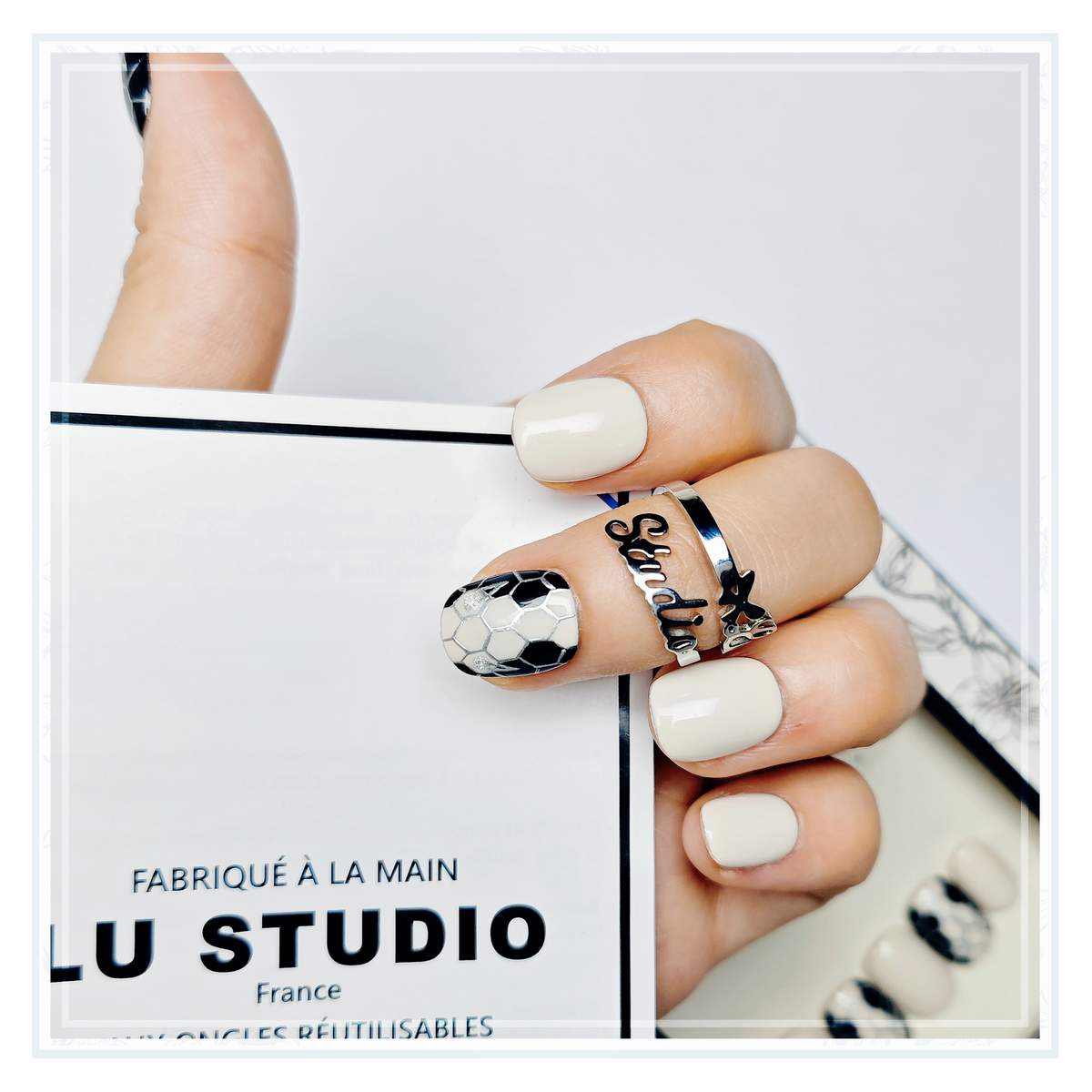 M33 - White snake | Faux-ongles réutilisables - Press on nails