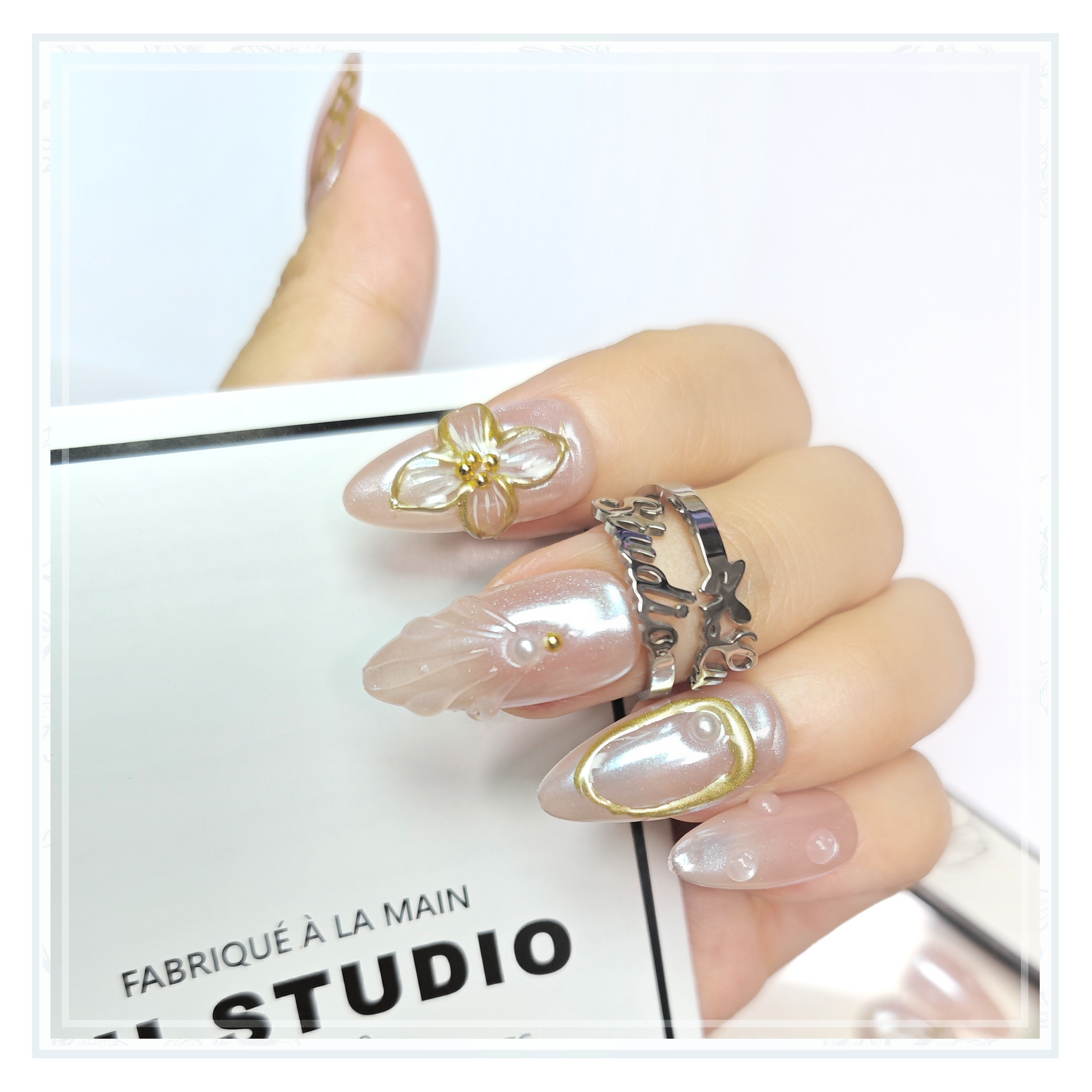 M37 - Tenue de couronnement rose  |  Faux-ongles réutilisables - Press on nails