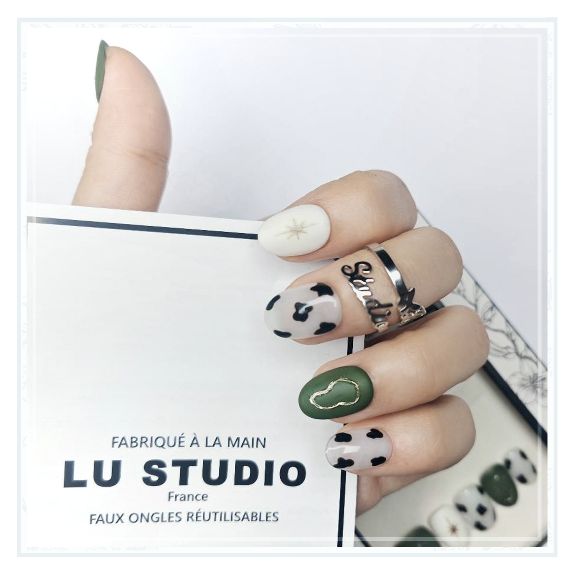 M44 - Fluctuations en Vert Or et Noir  |  Faux-ongles réutilisables - Press on nails