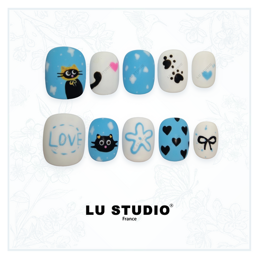 M66 - La ruelle des Chats Troyes - Bleu ciel | Faux-ongles réutilisables - Press on nails