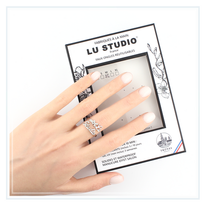 N08 - Bombé blanc paillette |  Faux-ongles réutilisables - Press on nails